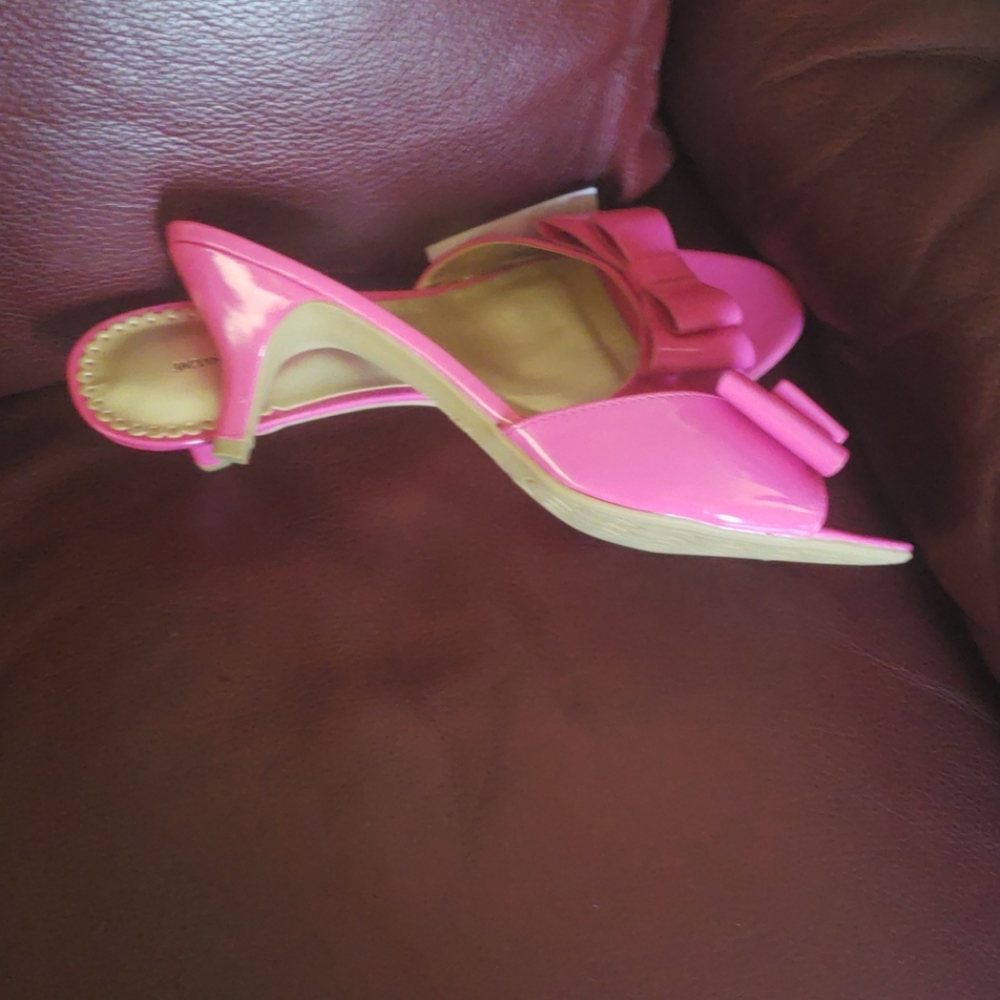 Shoes - Picture 3 of 4